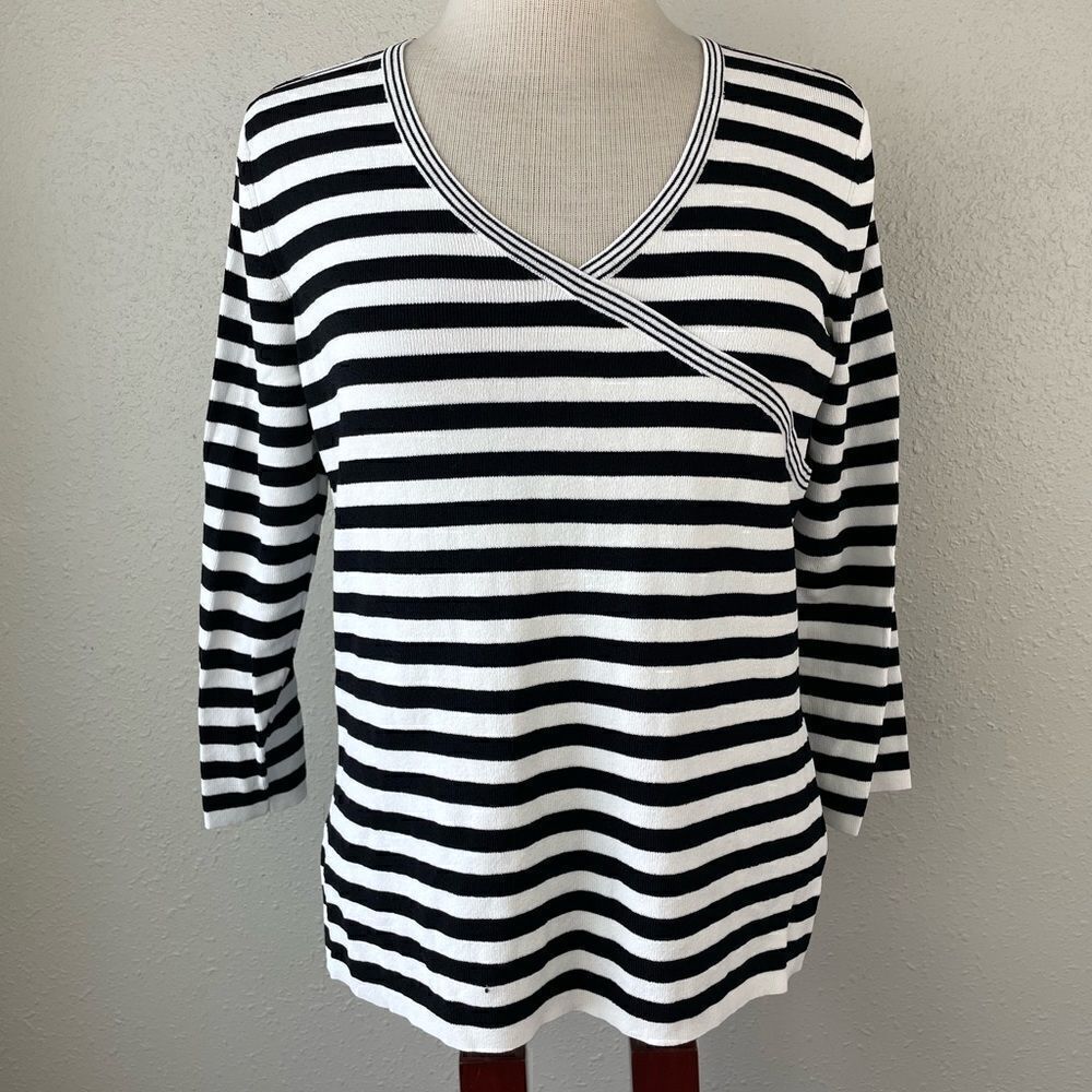 Style and Co Black and White Striped V-Neck Top Size L EUC